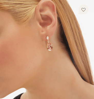 Pendientes cortos lágrima color rosa